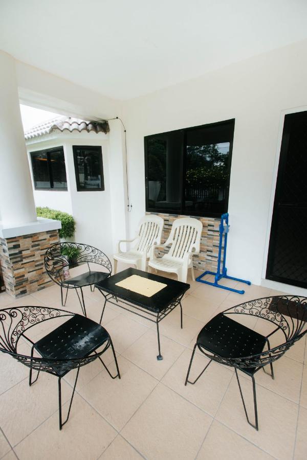 Bahay Ni Kikay Vacation Rental - Wifi Included General Santos City Buitenkant foto
